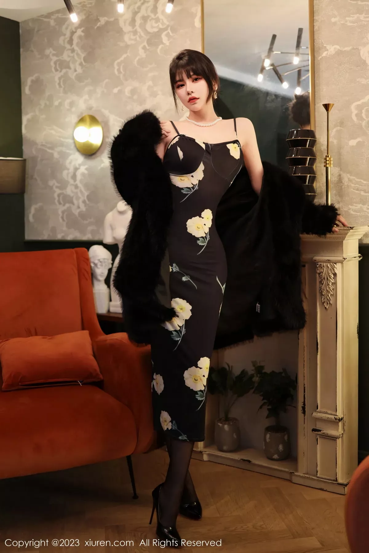 秀人集.com_[XiuRen秀人网]No.6220_模特桃桃子性感黑色吊带裙配超薄无内黑丝秀完美身材美艳写真85P