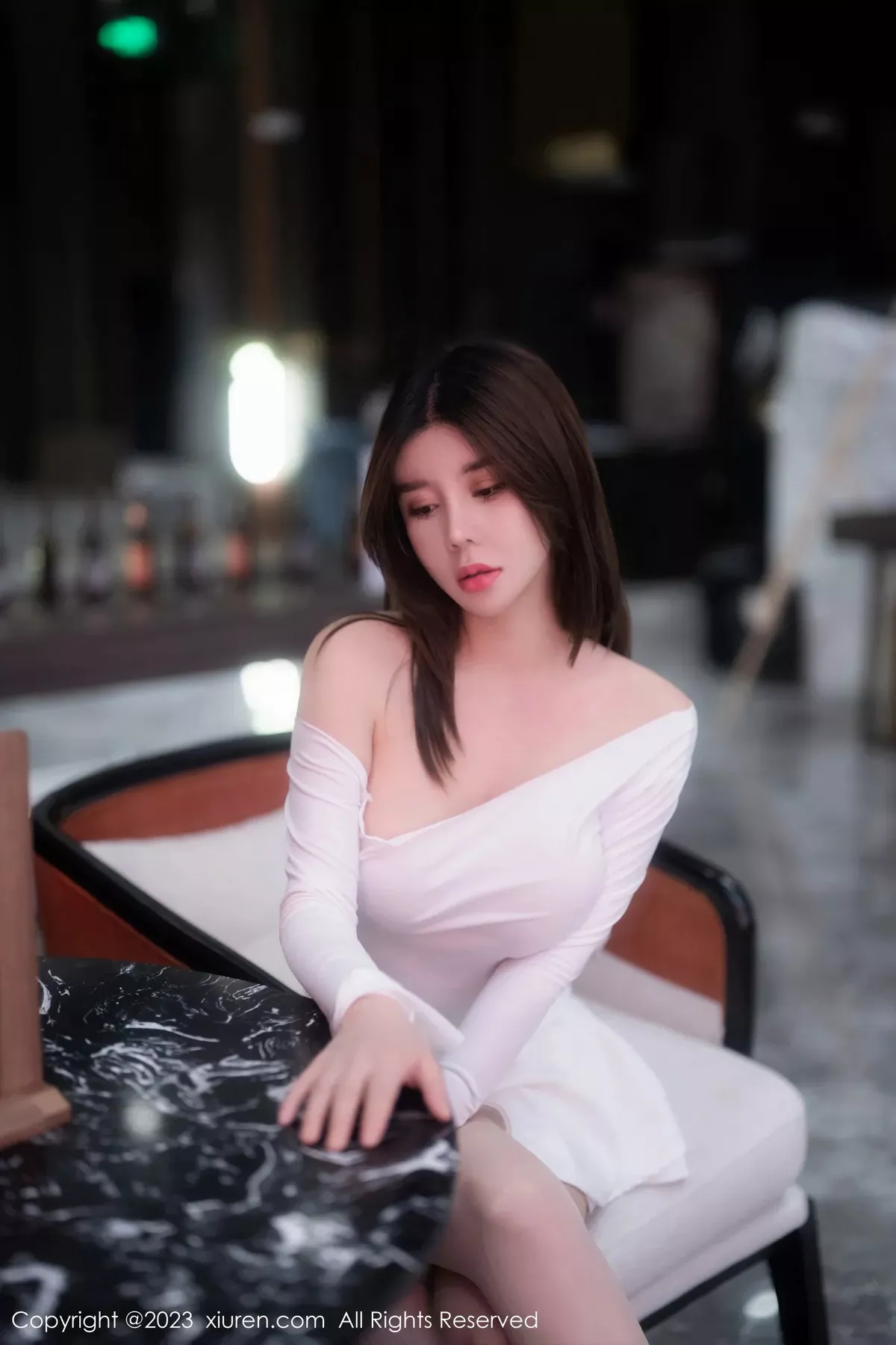 秀人集.com_[XiuRen秀人网]No.6218_模特周jojobaby性感露肩白裙配超薄无内肉丝秀惹火身材诱惑写真60P