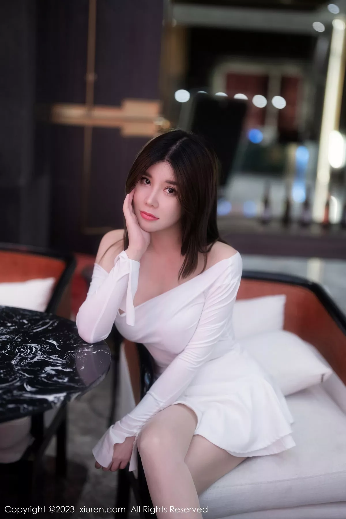 秀人集.com_[XiuRen秀人网]No.6218_模特周jojobaby性感露肩白裙配超薄无内肉丝秀惹火身材诱惑写真60P