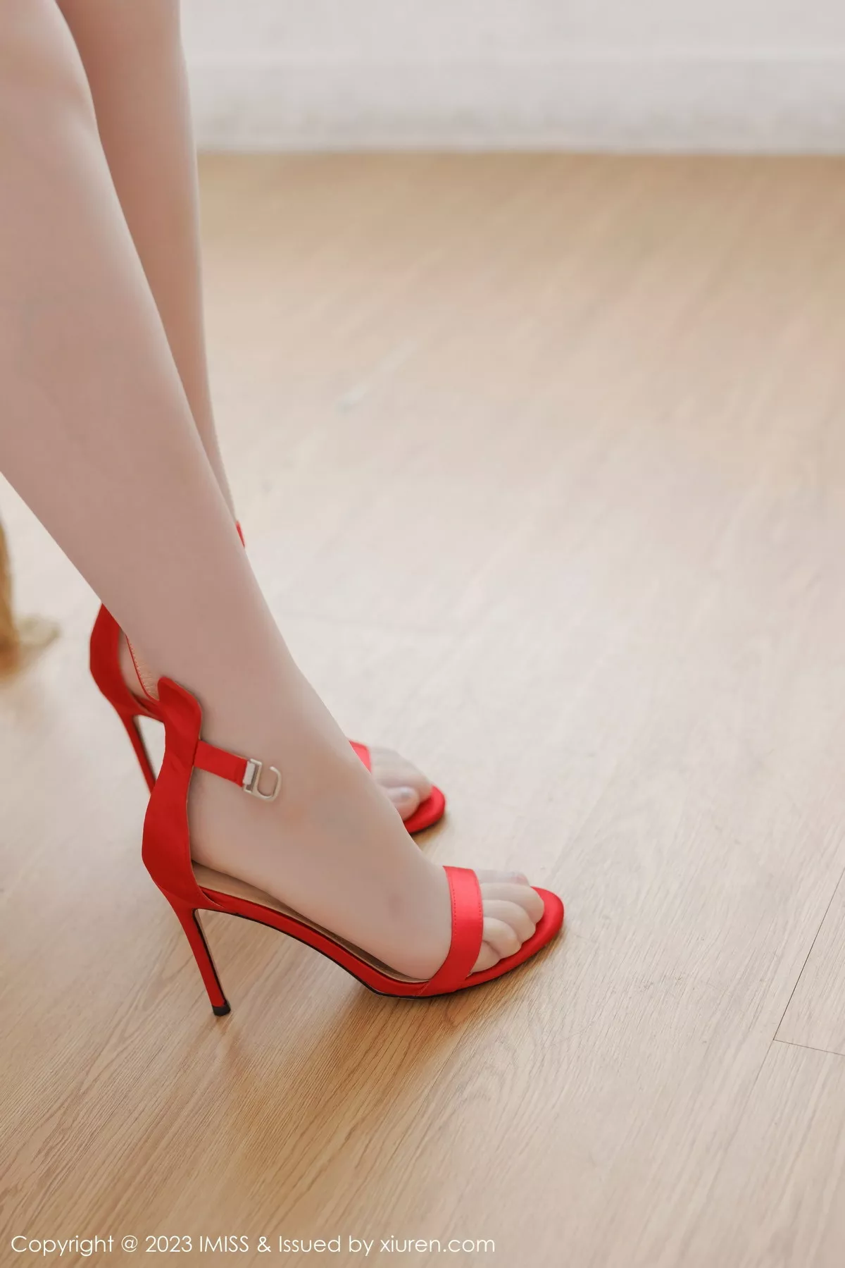 秀人集.com_[IMISS爱蜜社]Vol.716_模特Evon陈赞之性感红色旗袍露红色蕾丝内衣秀凹凸身材诱惑写真51P