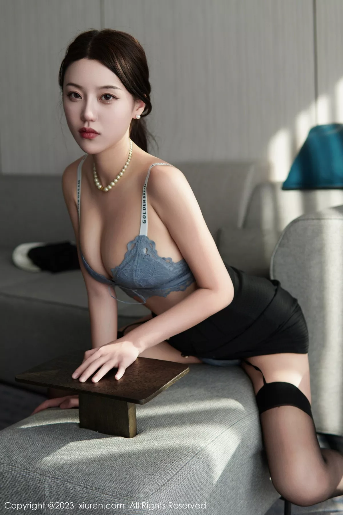 秀人集.com_[XiuRen秀人网]No.6231_模特米娜MnaL性感OL装扮半脱露蕾丝内衣配黑丝吊袜诱惑写真83P