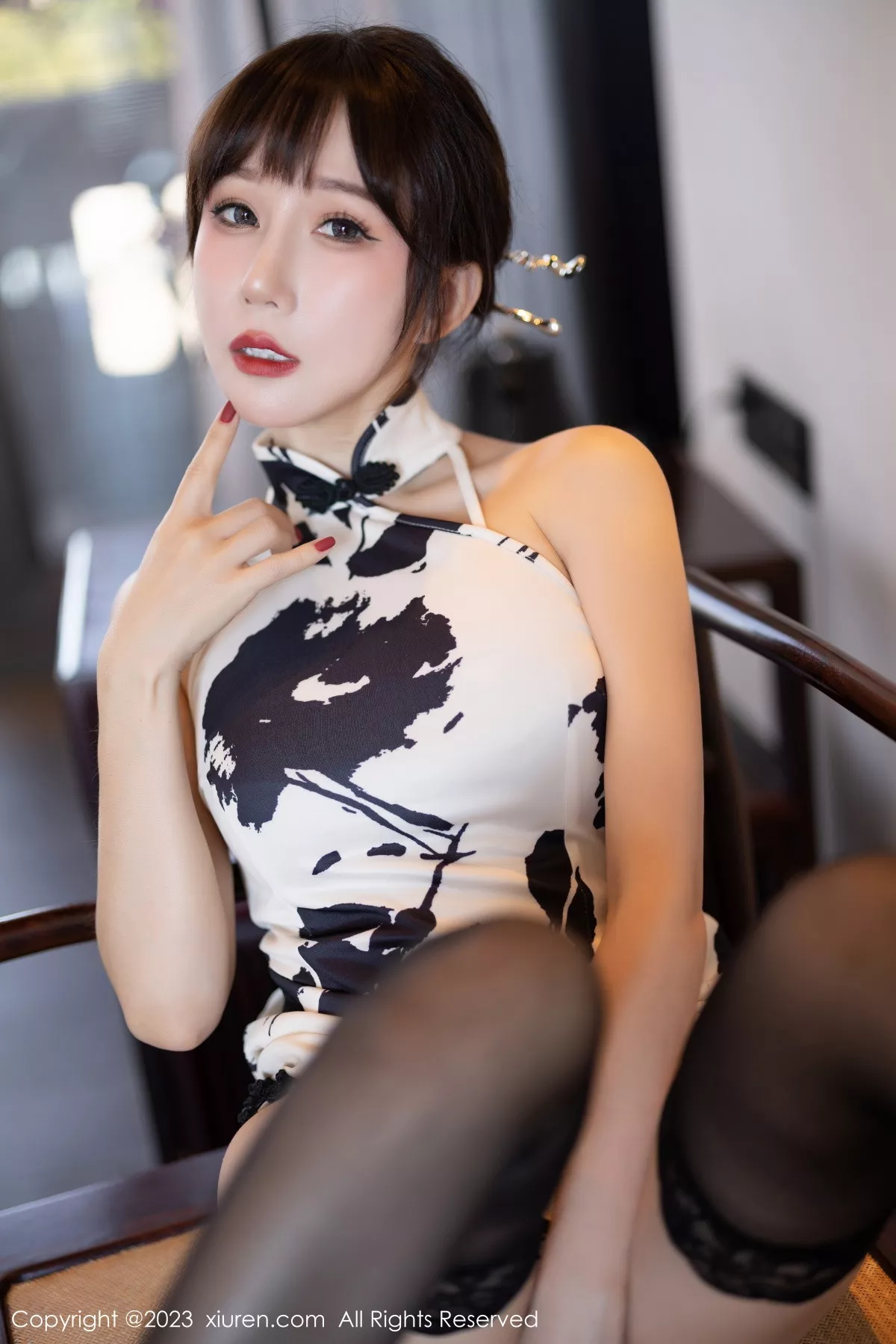 秀人集.com_[XiuRen秀人网]No.6241_模特波巧酱脱白色带图案旗袍露性感黑色蕾丝内衣迷人诱惑写真88P