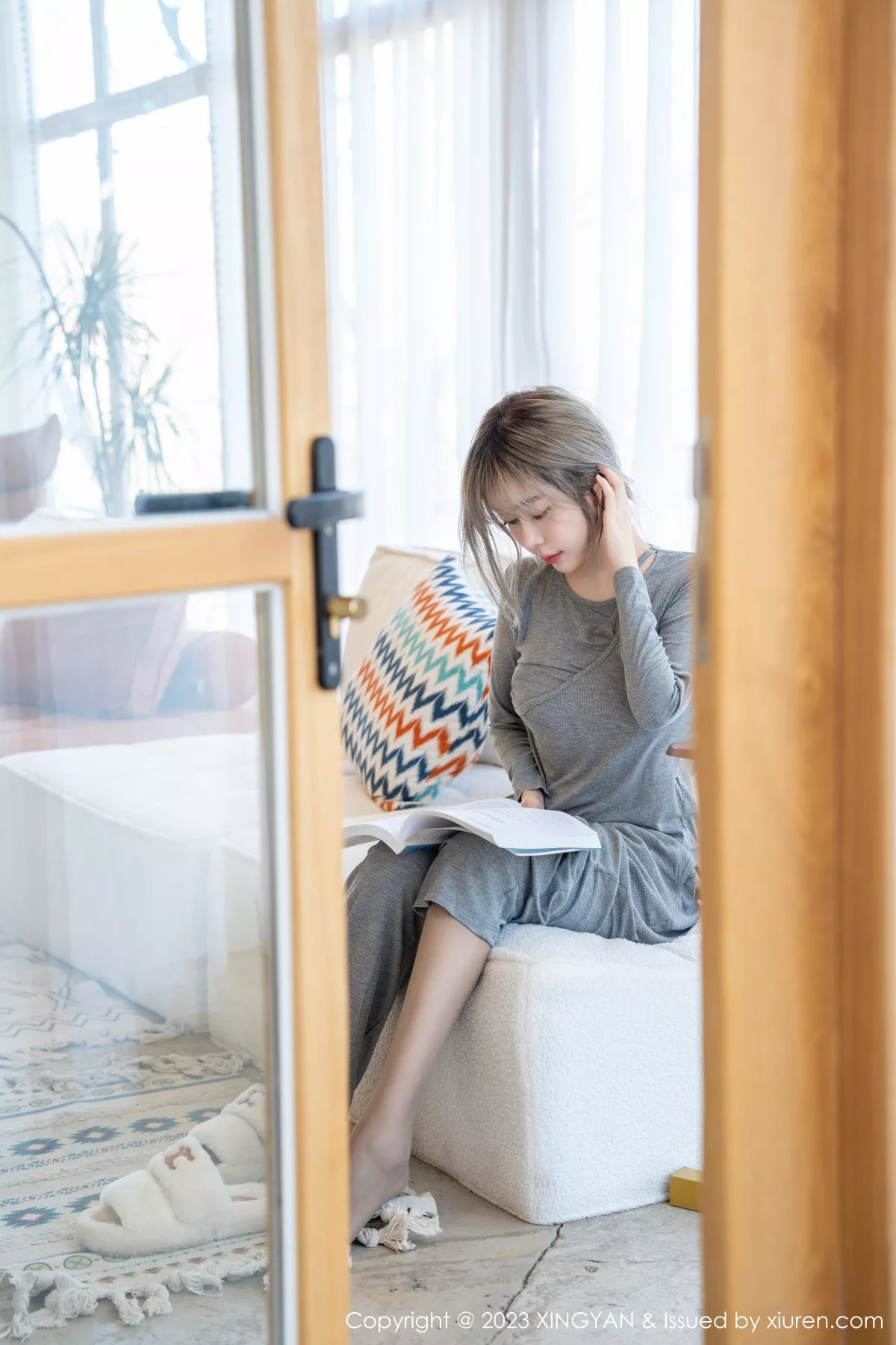 秀人集.com_[XINGYAN星颜社]VOL.171_女神王雨纯脱灰色休闲装露轻透连体衣配开档黑丝惹火诱惑写真78P