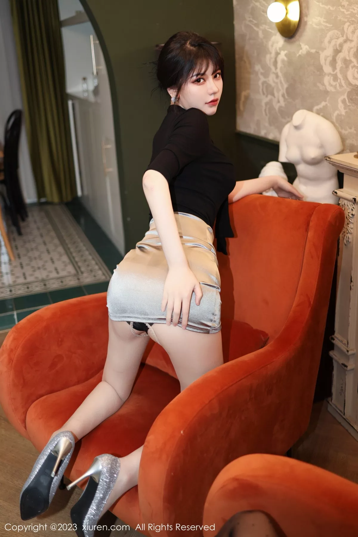 秀人集.com_[XiuRen秀人网]No.6256_模特桃桃子闺蜜剧情主题性感黑白丝袜系列秀美腿迷人诱惑写真85P