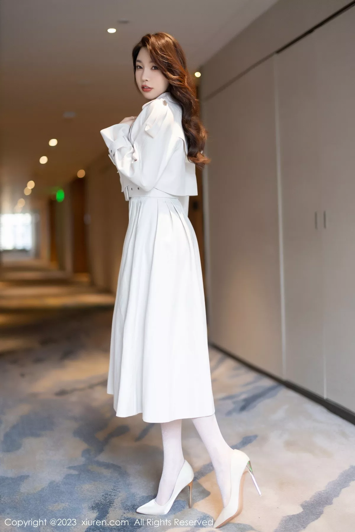 秀人集.com_[XiuRen秀人网]No.6257_女神徐莉芝Booty脱浅色外衣露白色轻透上衣秀曼妙身材诱惑写真85P