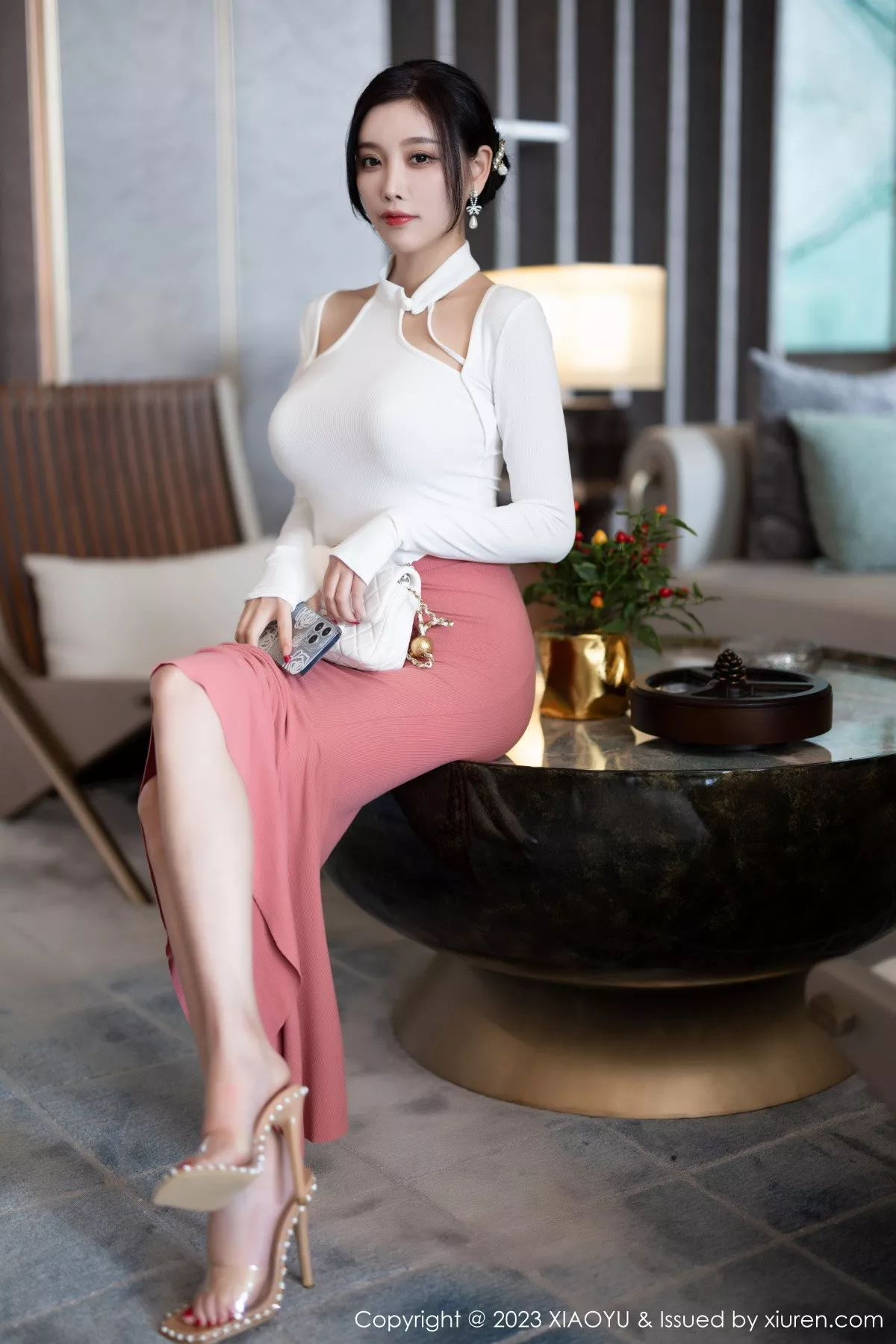 秀人集.com_[XiaoYu画语界]Vol.965_女神杨晨晨Yome白色上衣配淡红长裙露吊坠内衣完美诱惑写真91P