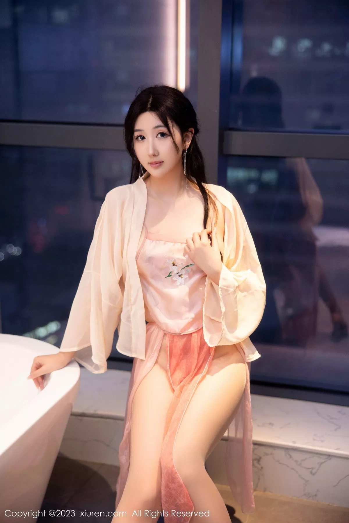 秀人集.com_[XiuRen秀人网]No.6262_模特江真真浴室场景橙色古装服饰秀圆润丰腴身材惹火诱惑写真70P