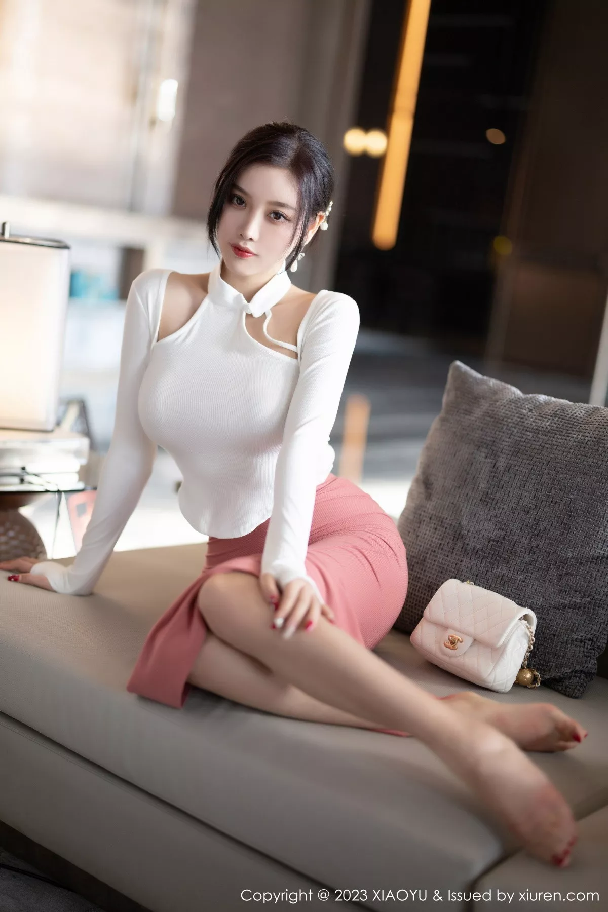 秀人集.com_[XiaoYu画语界]Vol.965_女神杨晨晨Yome白色上衣配淡红长裙露吊坠内衣完美诱惑写真91P