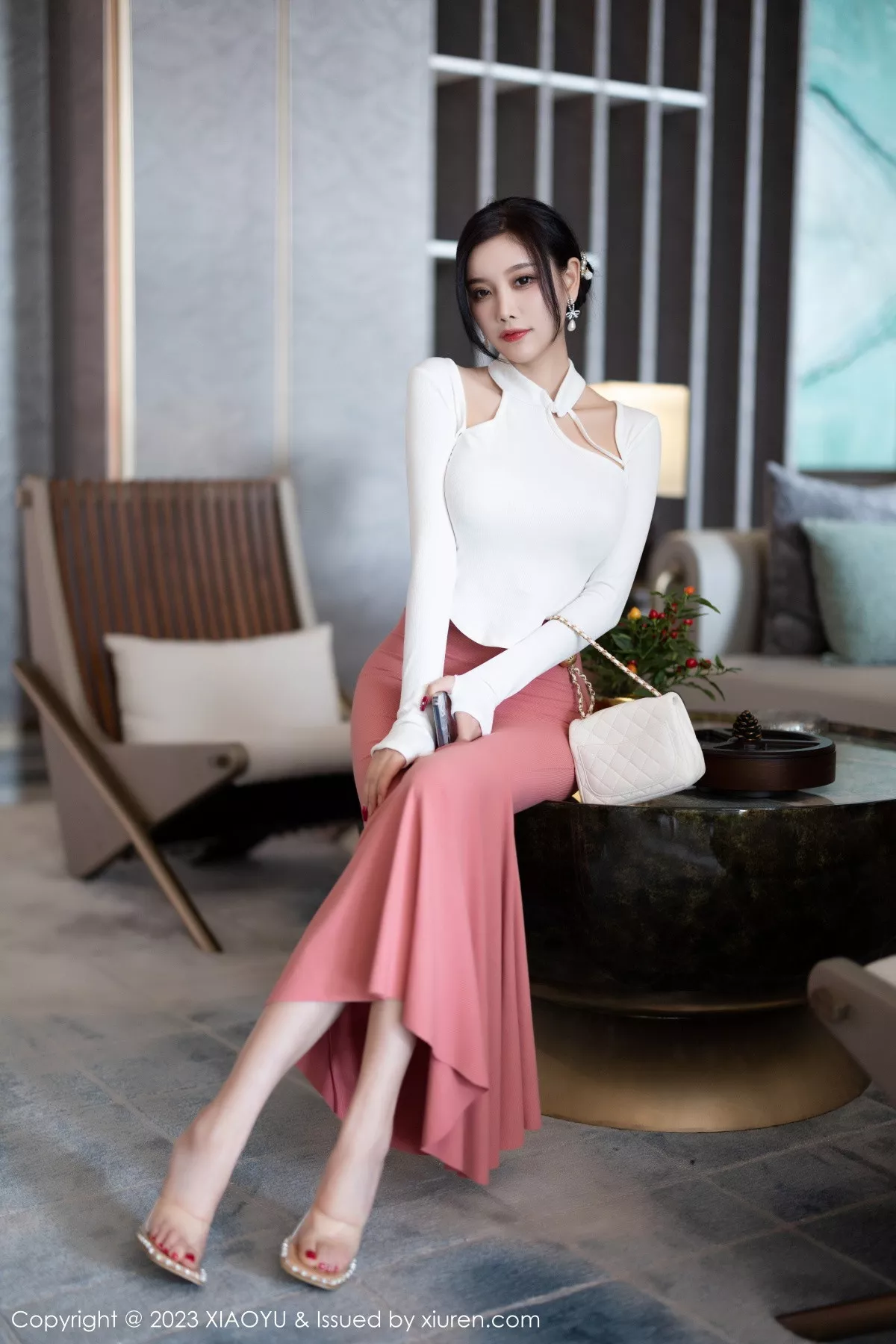 秀人集.com_[XiaoYu画语界]Vol.965_女神杨晨晨Yome白色上衣配淡红长裙露吊坠内衣完美诱惑写真91P