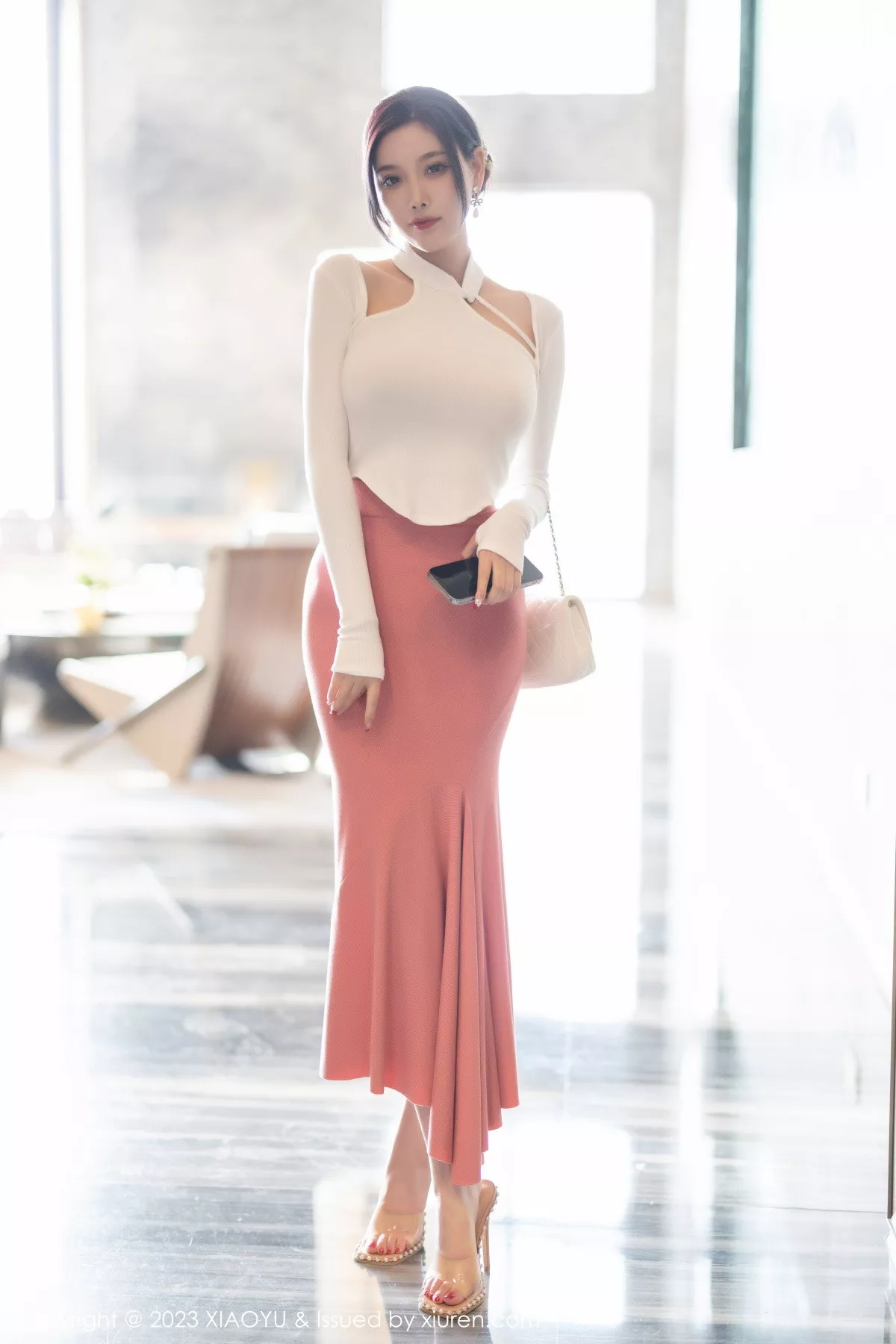 秀人集.com_[XiaoYu画语界]Vol.965_女神杨晨晨Yome白色上衣配淡红长裙露吊坠内衣完美诱惑写真91P