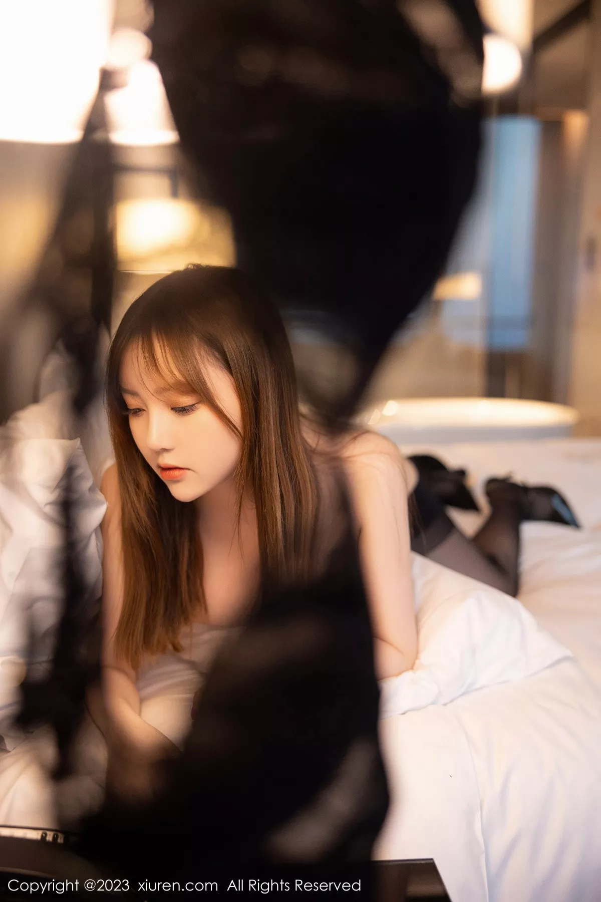 秀人集.com_[XiuRen秀人网]No.6269_模特豆瓣酱黑色上衣配灰短裙露黑色蕾丝内衣秀丰满身材诱惑写真88P