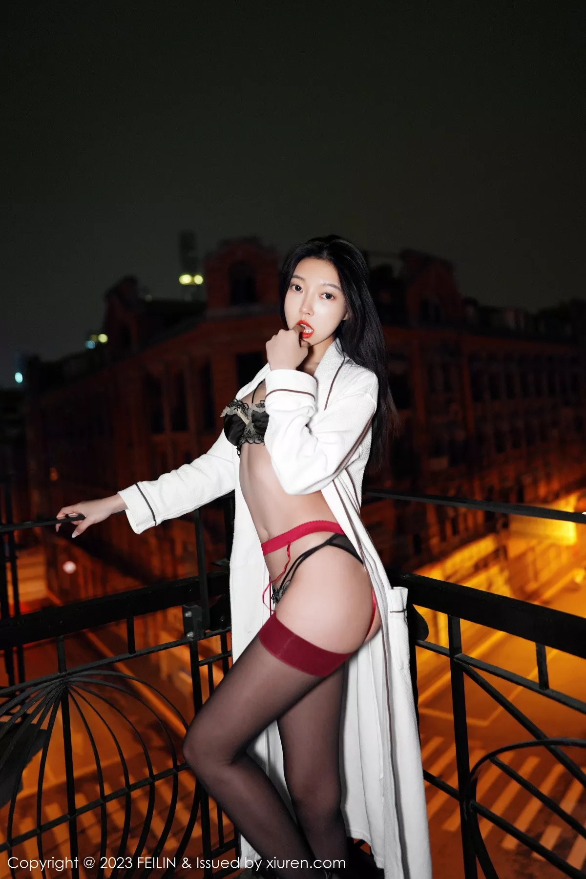 秀人集.com_[FeiLin嗲囡囡]VOL.464_女神冯木木LRIS私房脱白色睡袍露黑色内衣配黑丝吊袜诱惑写真89P