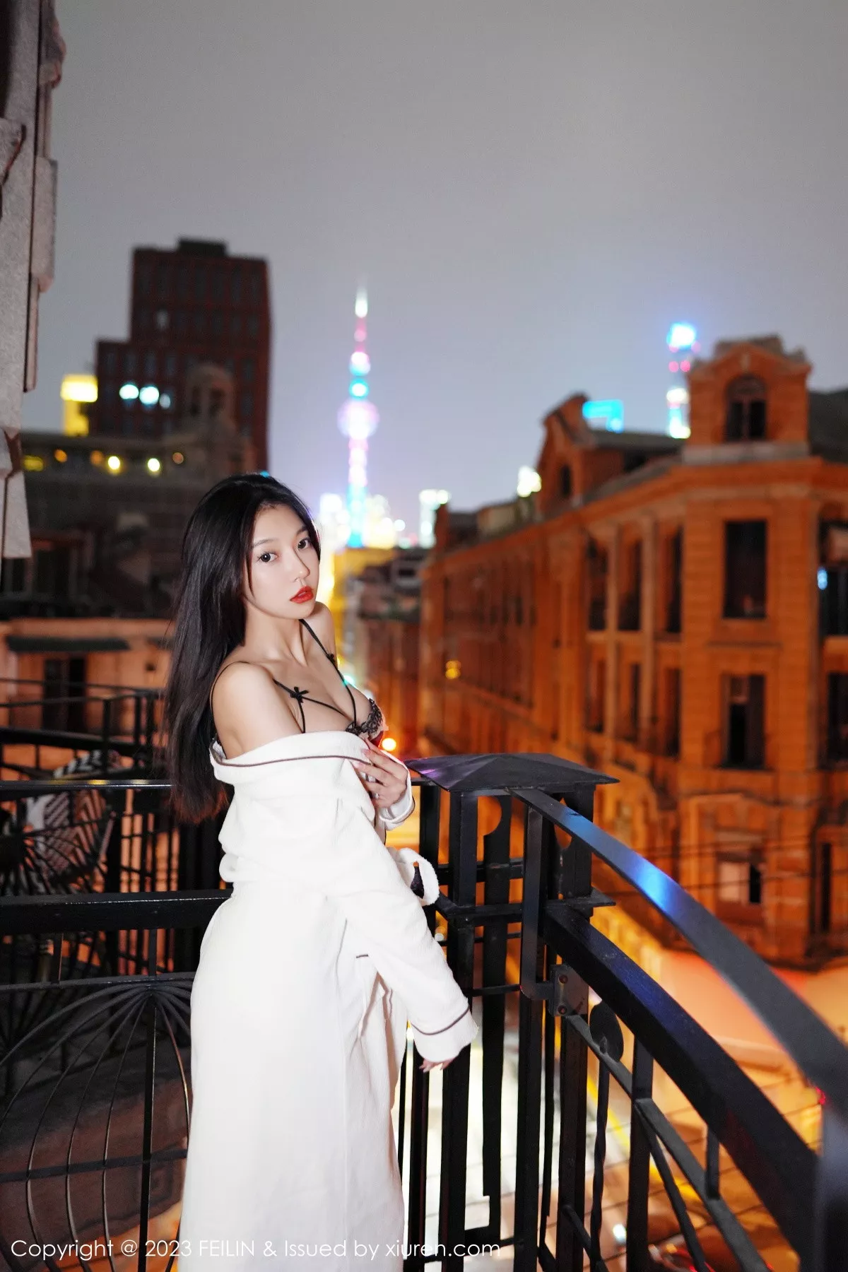 秀人集.com_[FeiLin嗲囡囡]VOL.464_女神冯木木LRIS私房脱白色睡袍露黑色内衣配黑丝吊袜诱惑写真89P