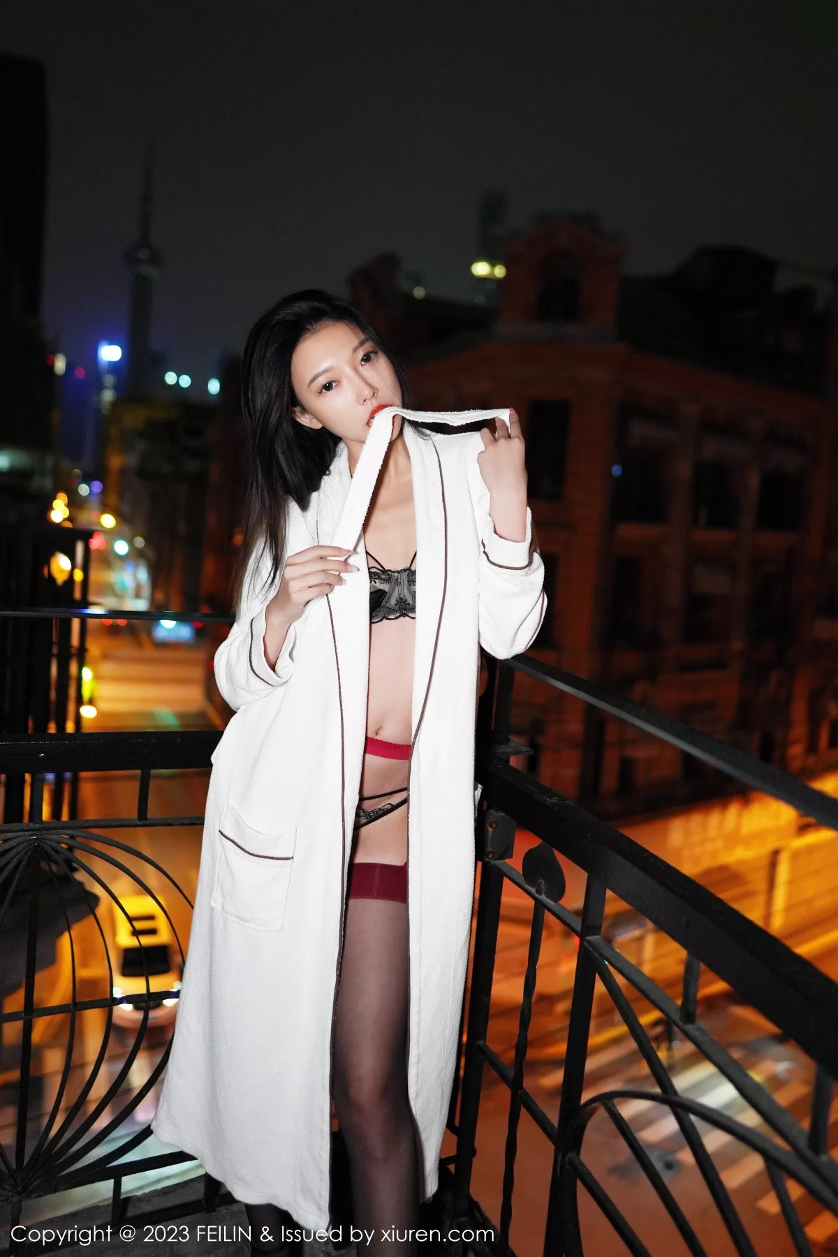 秀人集.com_[FeiLin嗲囡囡]VOL.464_女神冯木木LRIS私房脱白色睡袍露黑色内衣配黑丝吊袜诱惑写真89P