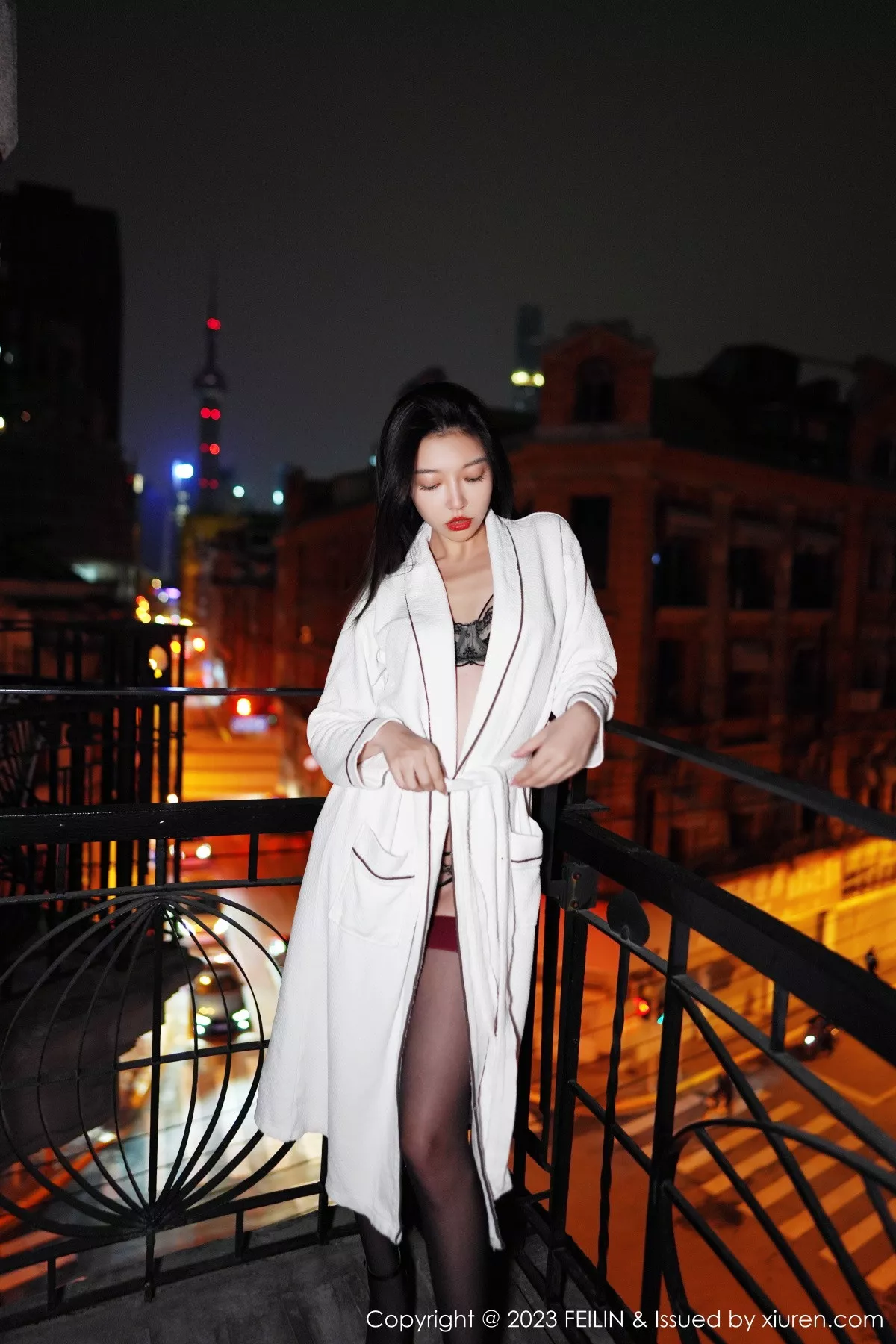 秀人集.com_[FeiLin嗲囡囡]VOL.464_女神冯木木LRIS私房脱白色睡袍露黑色内衣配黑丝吊袜诱惑写真89P