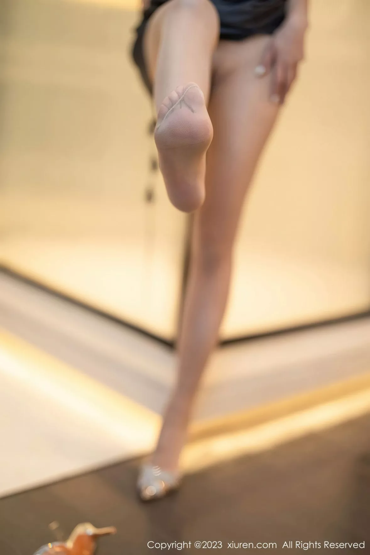 秀人集.com_[XiuRen秀人网]No.6273_模特icy猪性感灰色吊带长裙配原色丝袜秀魔鬼身材迷人诱惑写真63P