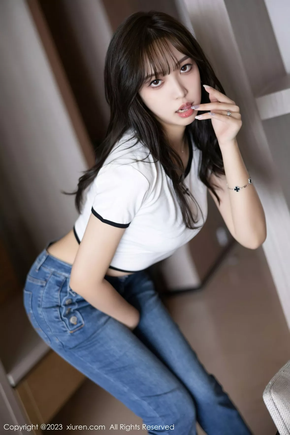 秀人集.com_[XiuRen秀人网]No.6160_模特郑颖姗Bev白色上衣配牛仔长裤露蕾丝内衣超薄肉丝诱惑写真90P