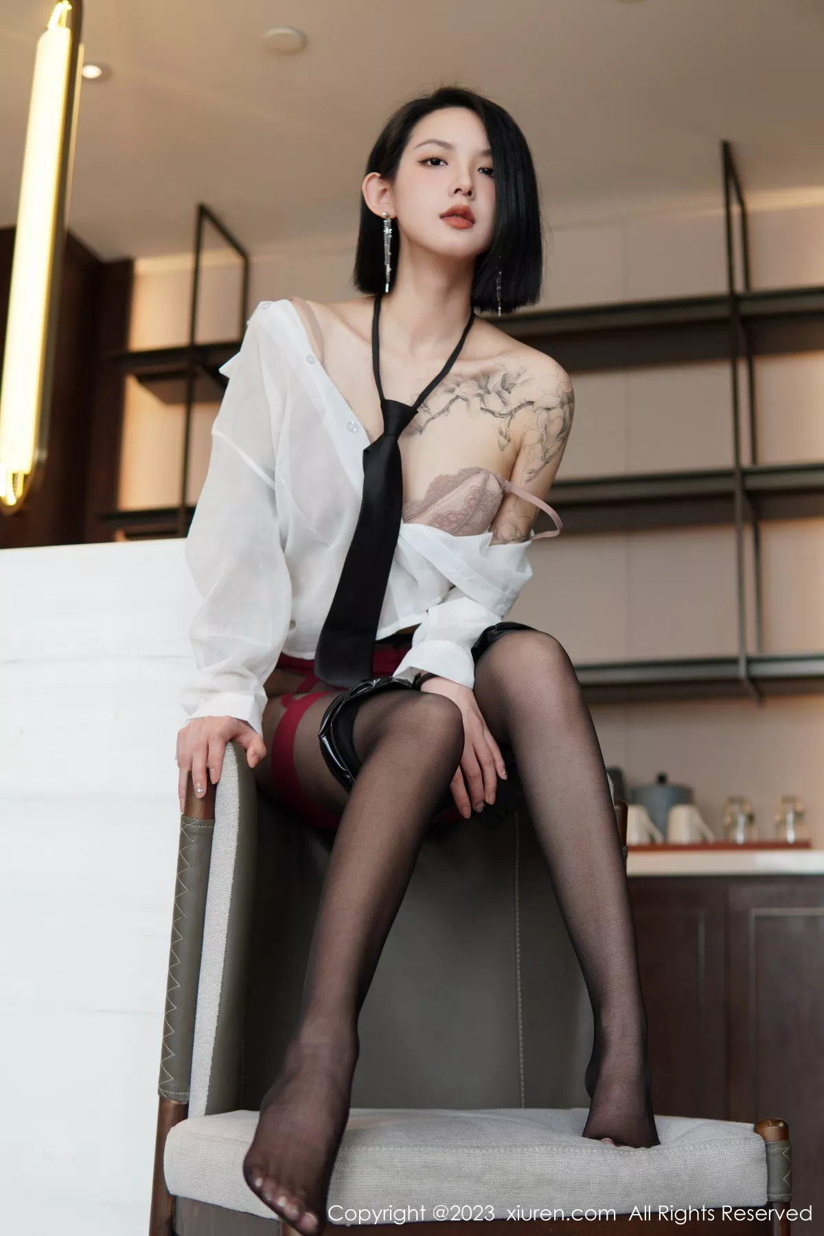 秀人集.com_[XiuRen秀人网]No.6158_新人模特乔一一性感白T配黑皮短裙露蕾丝内衣黑丝吊袜诱惑写真80P