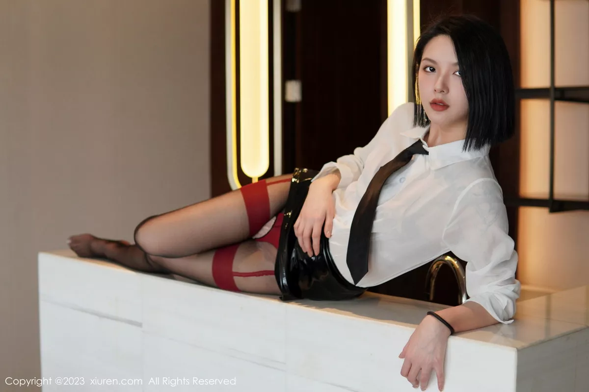 秀人集.com_[XiuRen秀人网]No.6158_新人模特乔一一性感白T配黑皮短裙露蕾丝内衣黑丝吊袜诱惑写真80P