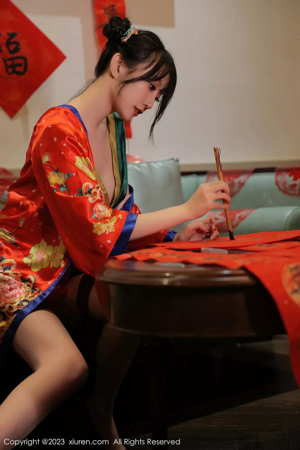 秀人集.com_[XiuRen秀人网]No.6167_模特玥儿玥新春主题私房半脱露曼妙身姿对联遮身撩人诱惑写真57P