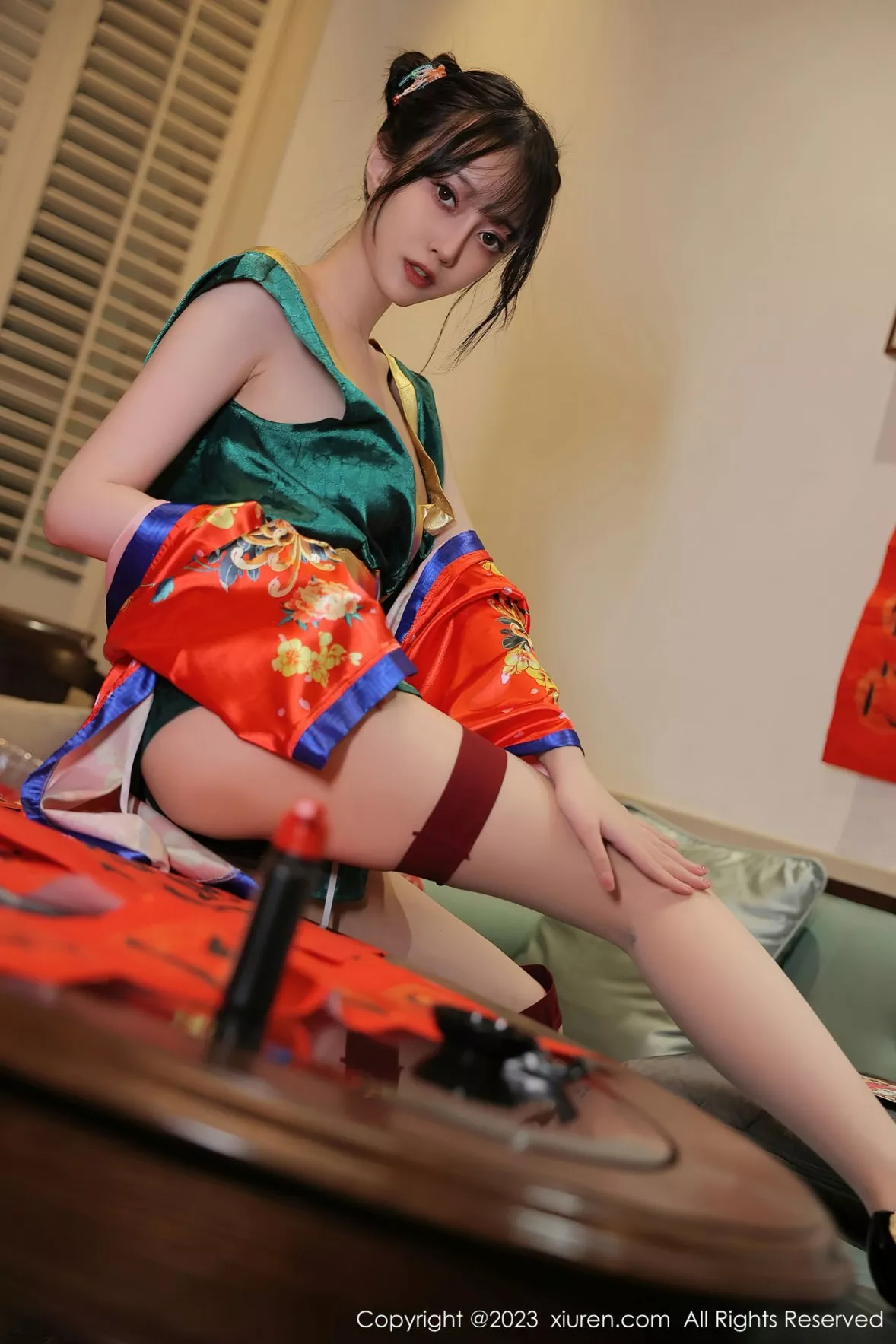 秀人集.com_[XiuRen秀人网]No.6167_模特玥儿玥新春主题私房半脱露曼妙身姿对联遮身撩人诱惑写真57P