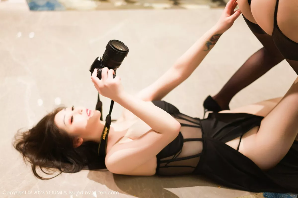 秀人集.com_[YouMi尤蜜荟]Vol.894_女神Carol周妍希三亚旅拍黑色蕾丝薄纱内衣配黑丝吊袜诱惑写真110P