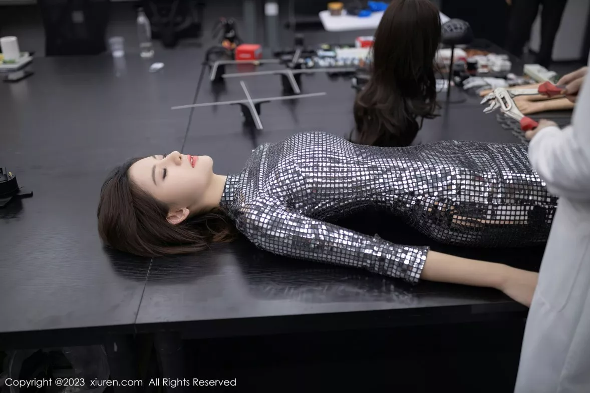 秀人集.com_[XiuRen秀人网]No.6173_模特就是阿朱啊实验室场景机器人装饰秀绝美身姿迷人诱惑写真90P