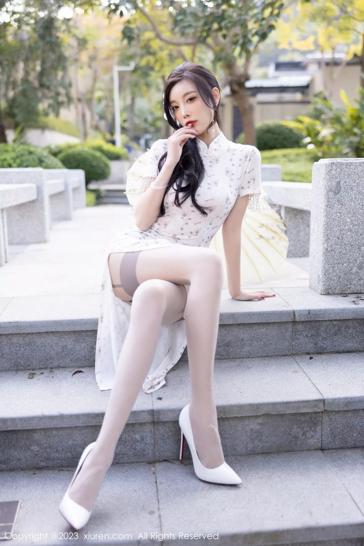 秀人集.com_[XiuRen秀人网]No.6186_女神杨晨晨Yome白色带图案旗袍露性感灰色内衣完美诱惑写真86P