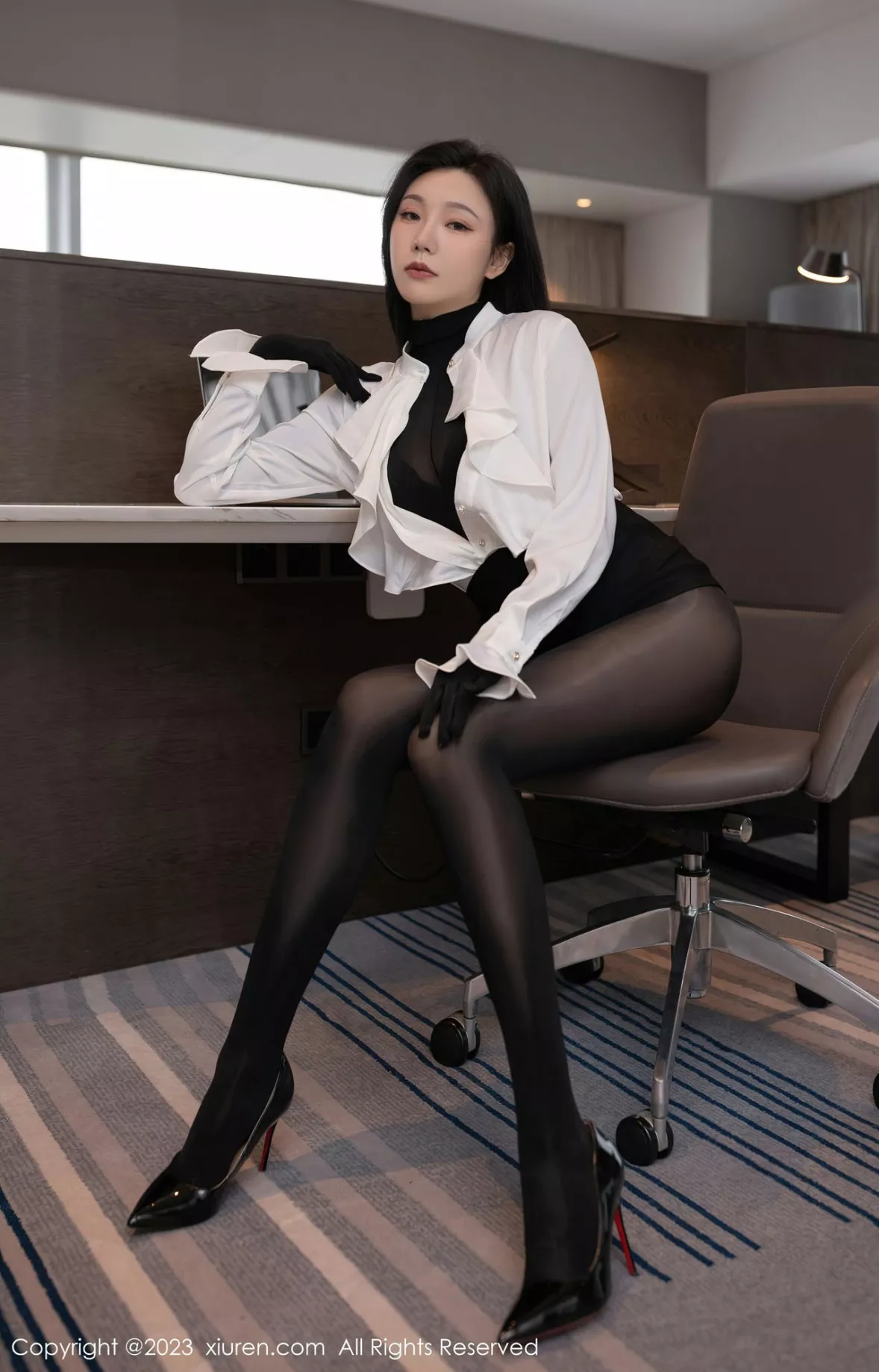 秀人集.com_[XiuRen秀人网]No.6185_模特安然anran秘书角色黑色缕空连衣裙+黑色轻透连体衣诱惑写真83P