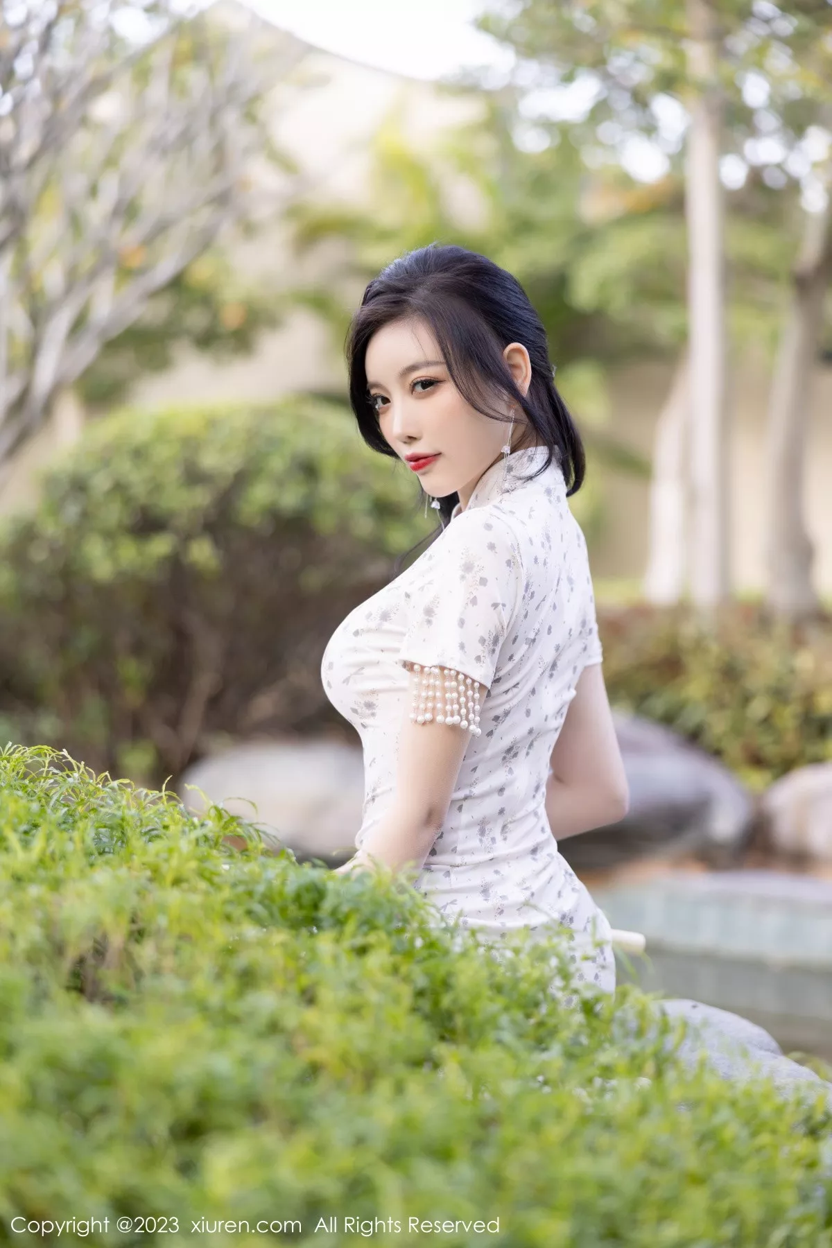 秀人集.com_[XiuRen秀人网]No.6186_女神杨晨晨Yome白色带图案旗袍露性感灰色内衣完美诱惑写真86P