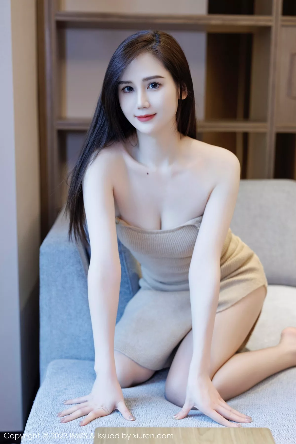 秀人集.com_[IMISS爱蜜社]Vol.714_气质女神SISY思脱性感驼色吊带裙露橙色内衣原色丝袜诱惑写真48P