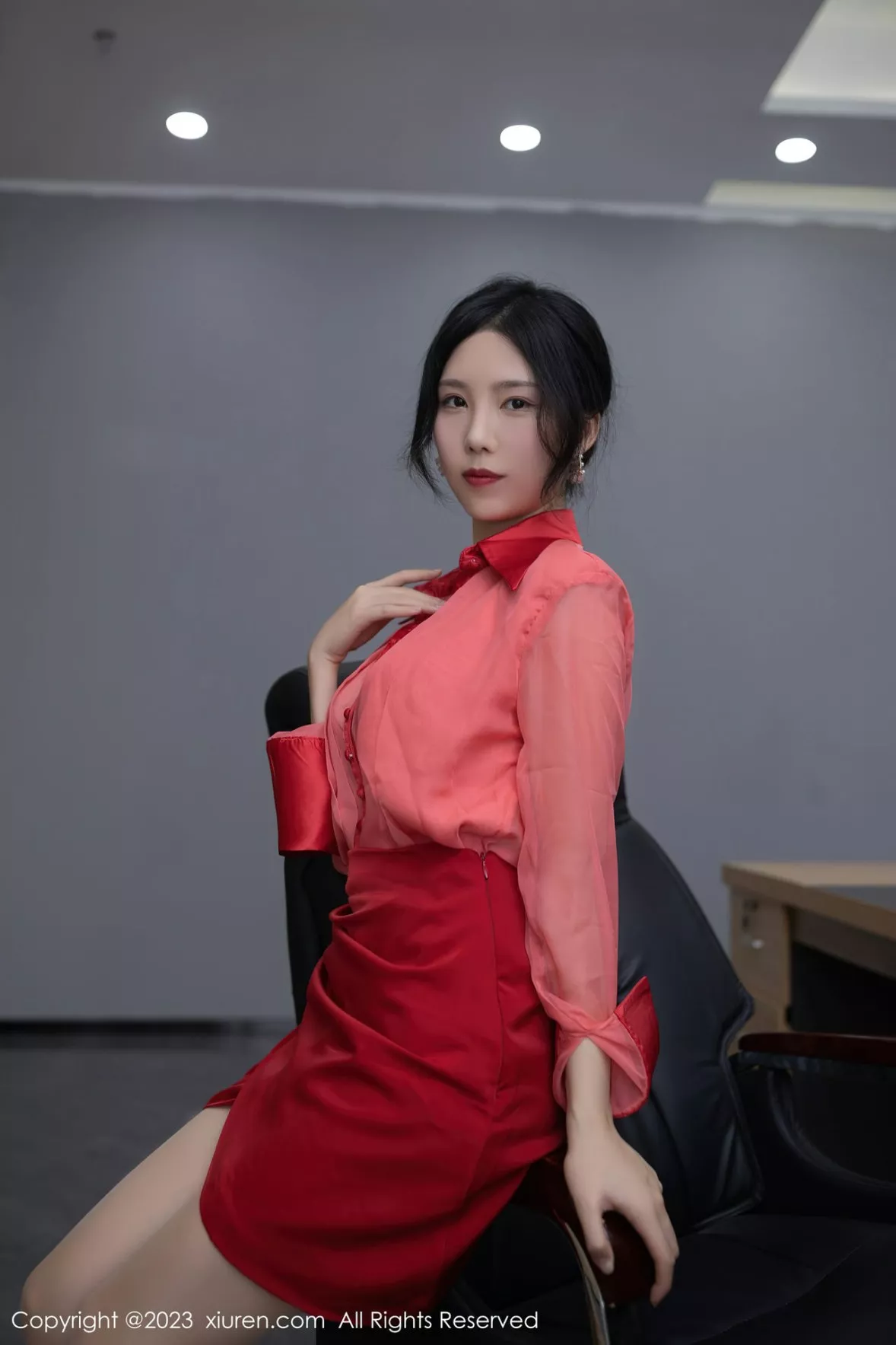 秀人集.com_[XiuRen秀人网]No.6189_模特利世女老板角色红色薄透上衣配红短裙露红色内衣诱惑写真73P