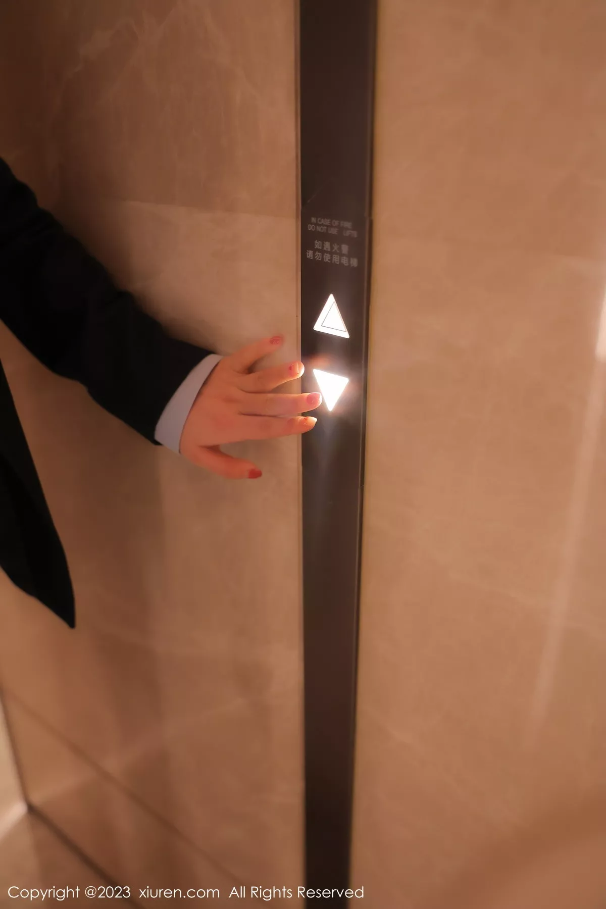 秀人集.com_[XiuRen秀人网]No.6190_模特豆瓣酱OL装扮深蓝色西服半脱露粉色蕾丝内衣丰满诱惑写真78P