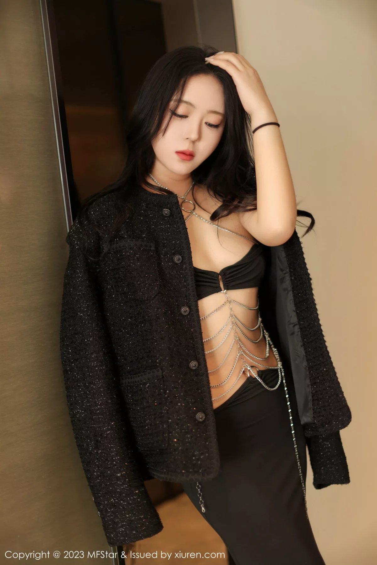 秀人集.com_[MFStar模范学院]Vol.583_模特露露luncy性感黑色服饰配黑色长裙秀丰腴身姿迷人诱惑写真73P