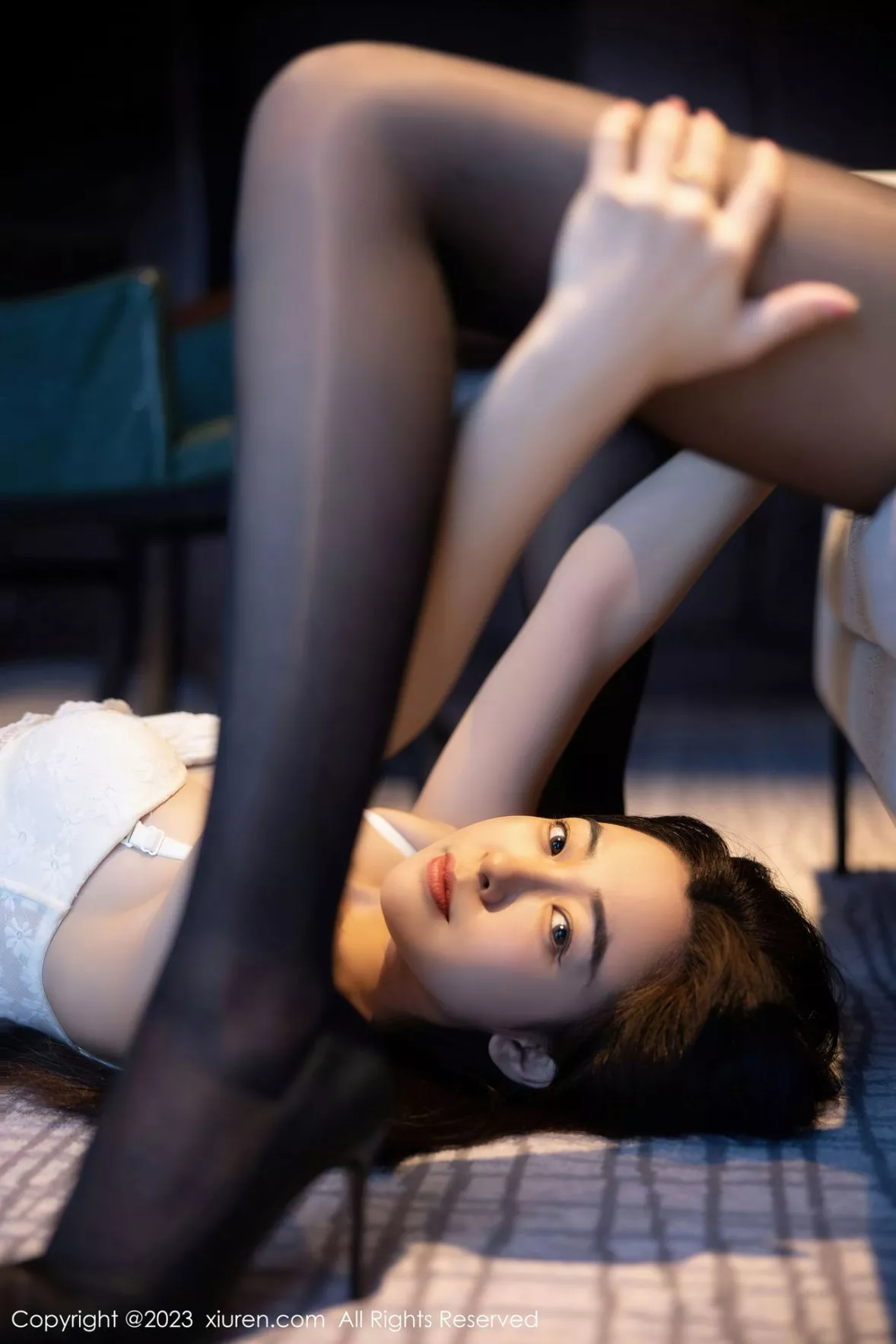 秀人集.com_[XiuRen秀人网]No.6279_新人模特星子柒kiki组合拍摄半脱露白色内衣配原色丝袜性感写真111P