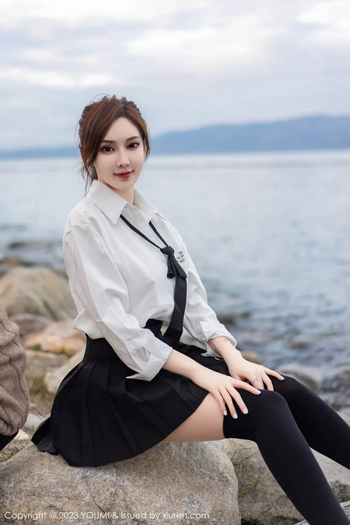 秀人集.com_[YouMi尤蜜荟]Vol.903_女神Carol周妍希大理旅拍性感白T配黑短裙秀完美身材迷人写真100P