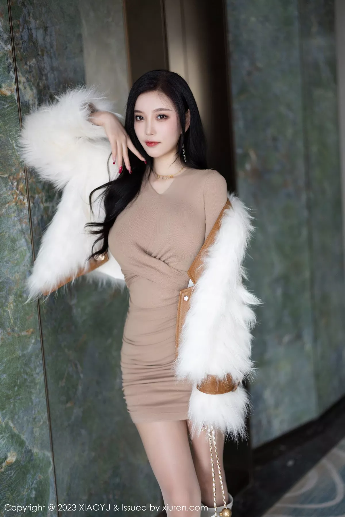 秀人集.com_[XiaoYu画语界]Vol.968_女神杨晨晨Yome杏色收身连衣裙配闪亮肉丝秀丰腴身材迷人写真82P