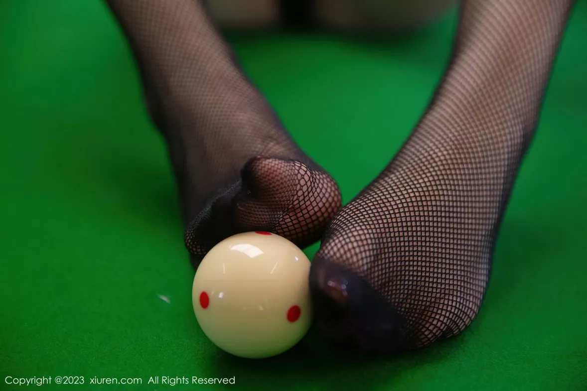 秀人集.com_[XiuRen秀人网]No.6283_模特是小逗逗脱黑色皮质连体衣露轻透内衣秀完美身材迷人写真88P