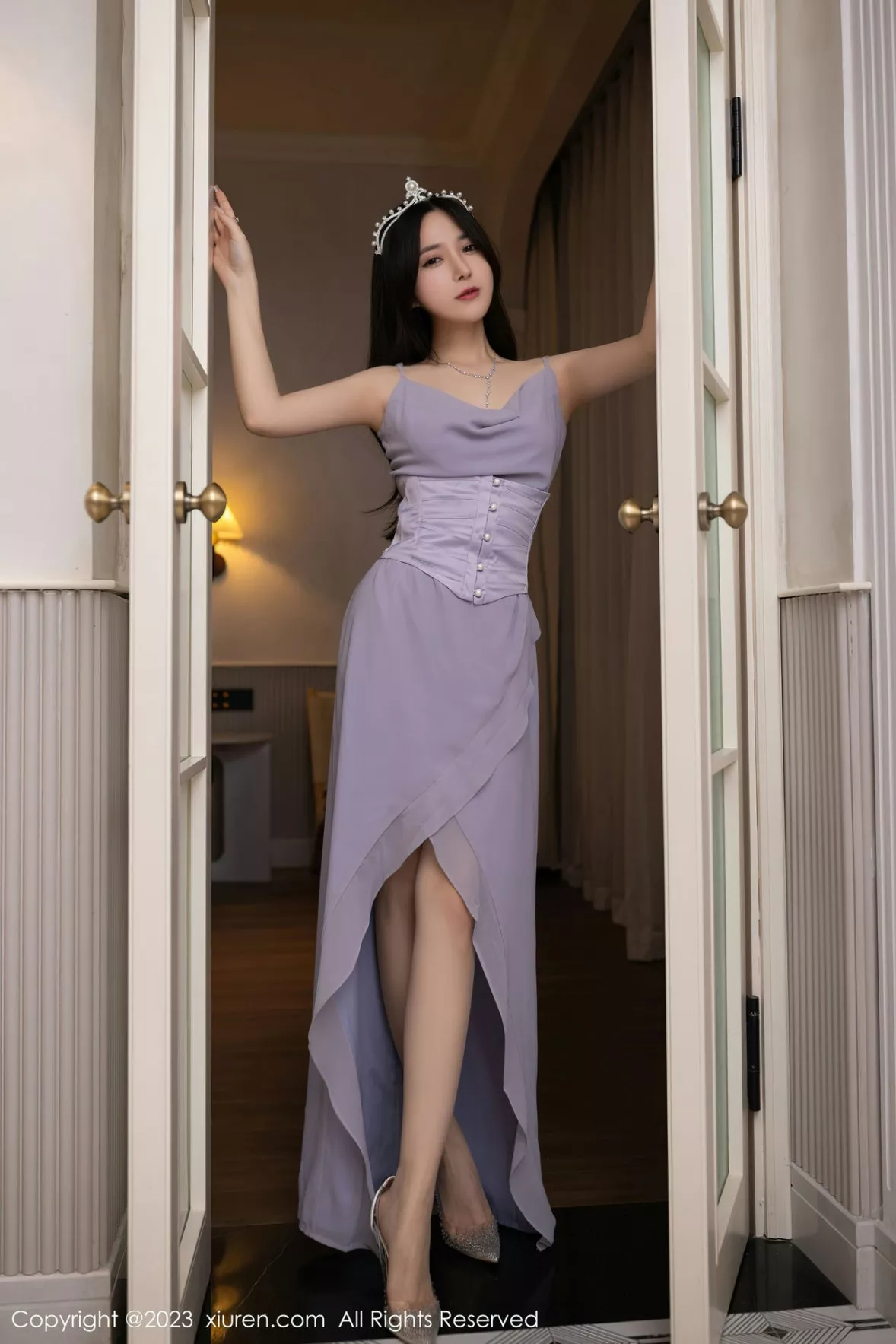 秀人集.com_[XiuRen秀人网]No.6286_模特鱼子酱Fish生日篇主题紫灰色连衣长裙秀曼妙身姿迷人写真83P