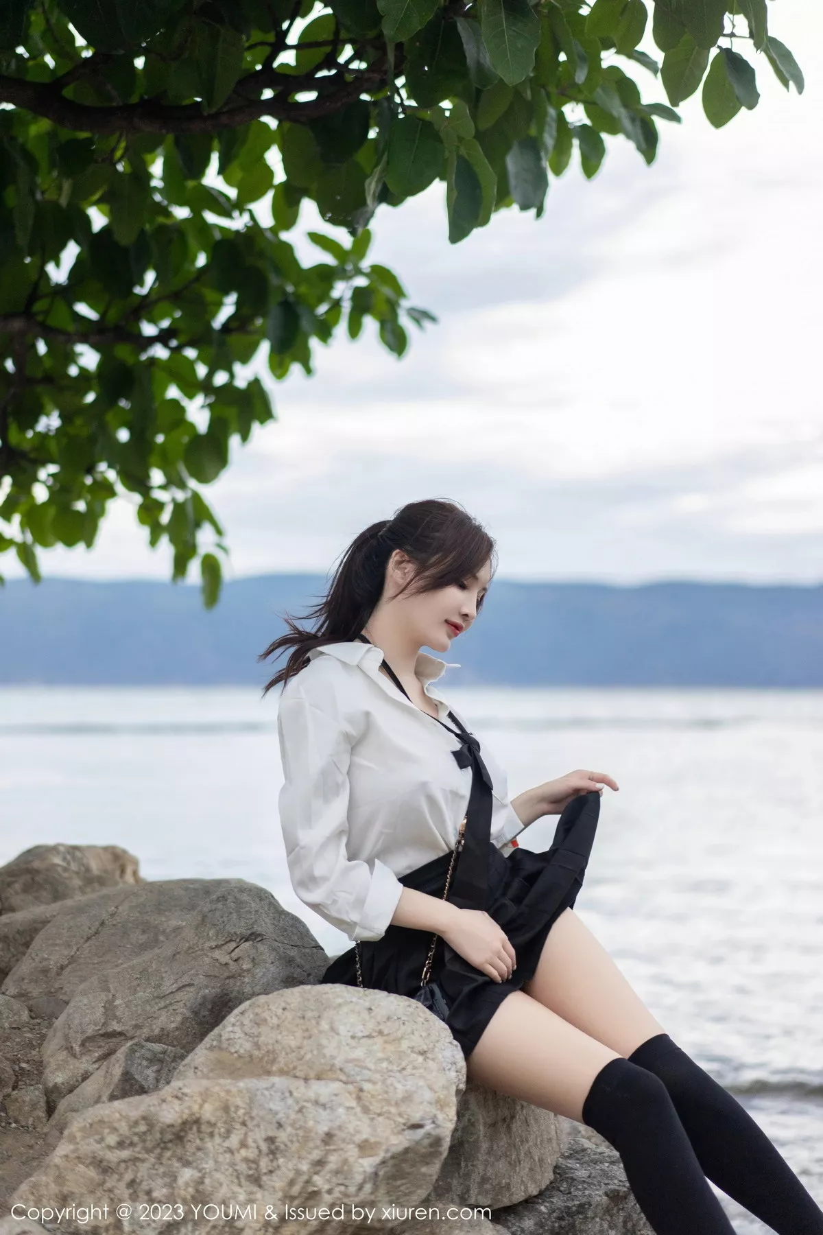 秀人集.com_[YouMi尤蜜荟]Vol.903_女神Carol周妍希大理旅拍性感白T配黑短裙秀完美身材迷人写真100P