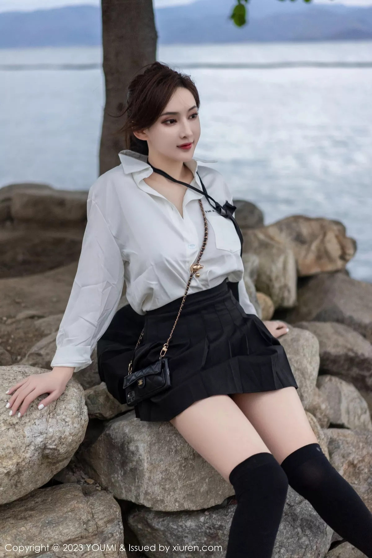 秀人集.com_[YouMi尤蜜荟]Vol.903_女神Carol周妍希大理旅拍性感白T配黑短裙秀完美身材迷人写真100P