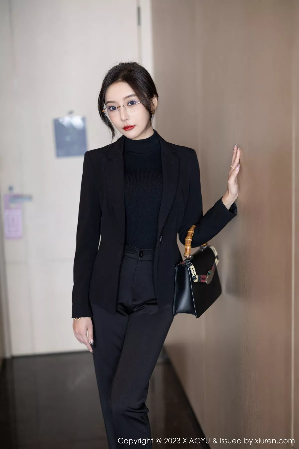 秀人集.com_[XiaoYu画语界]Vol.974_女神王馨瑶yanni性感黑色Ol装露黑色蕾丝内衣超薄黑丝诱惑写真93P