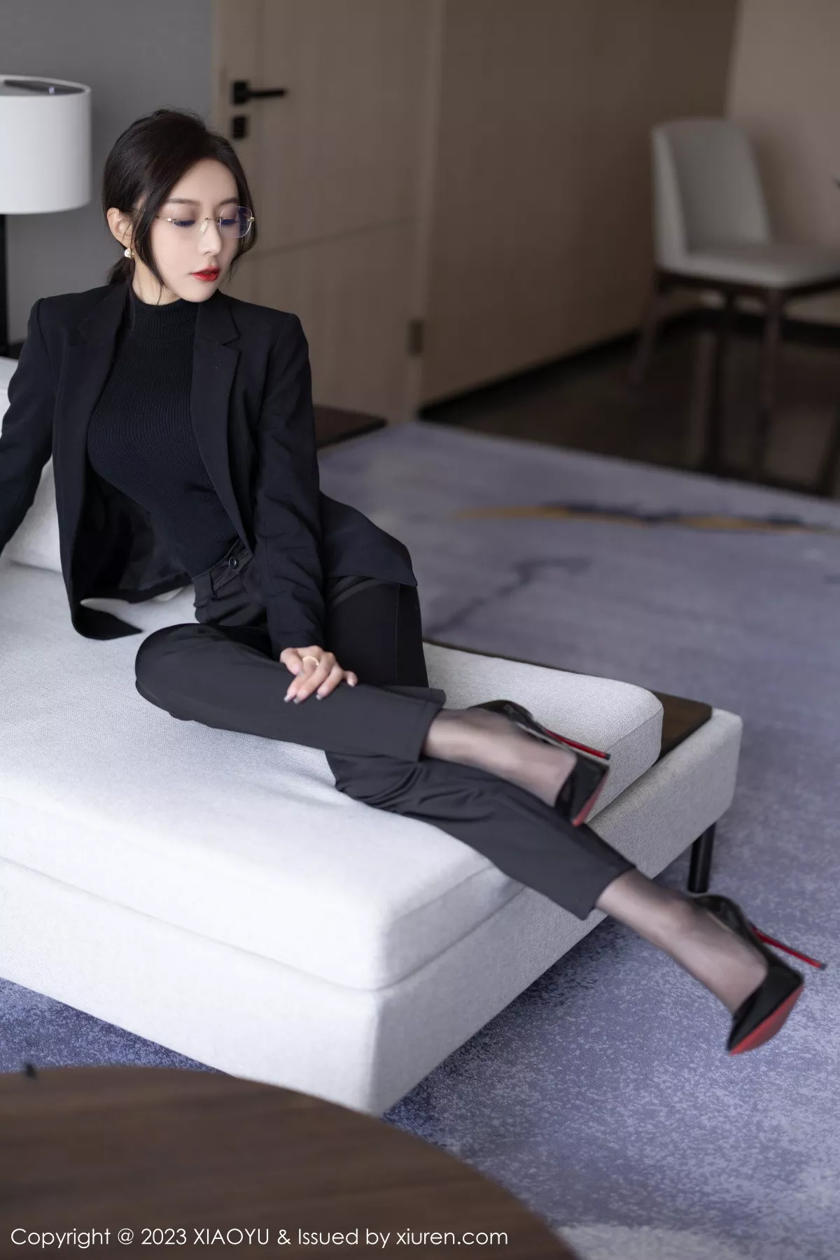 秀人集.com_[XiaoYu画语界]Vol.974_女神王馨瑶yanni性感黑色Ol装露黑色蕾丝内衣超薄黑丝诱惑写真93P