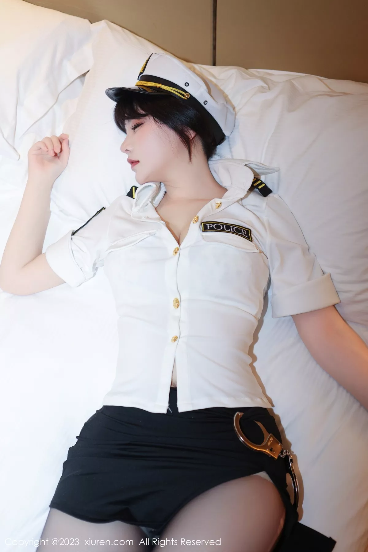 秀人集.com_[XiuRen秀人网]No.6328_模特桃桃子情趣警察制服露淡黄色蕾丝内衣秀曼妙身姿诱惑写真92P