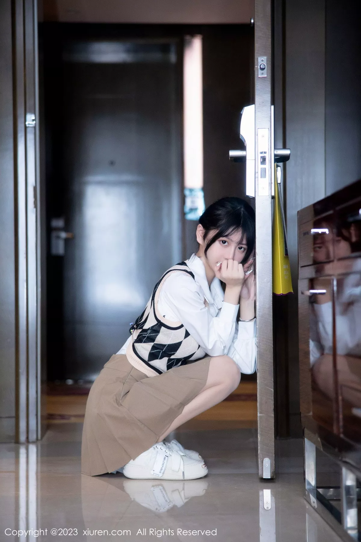 秀人集.com_[XiuRen秀人网]No.6329_模特谢小蒽私房半脱露粉色蕾丝内衣配超薄无内肉丝惹火诱惑写真94P