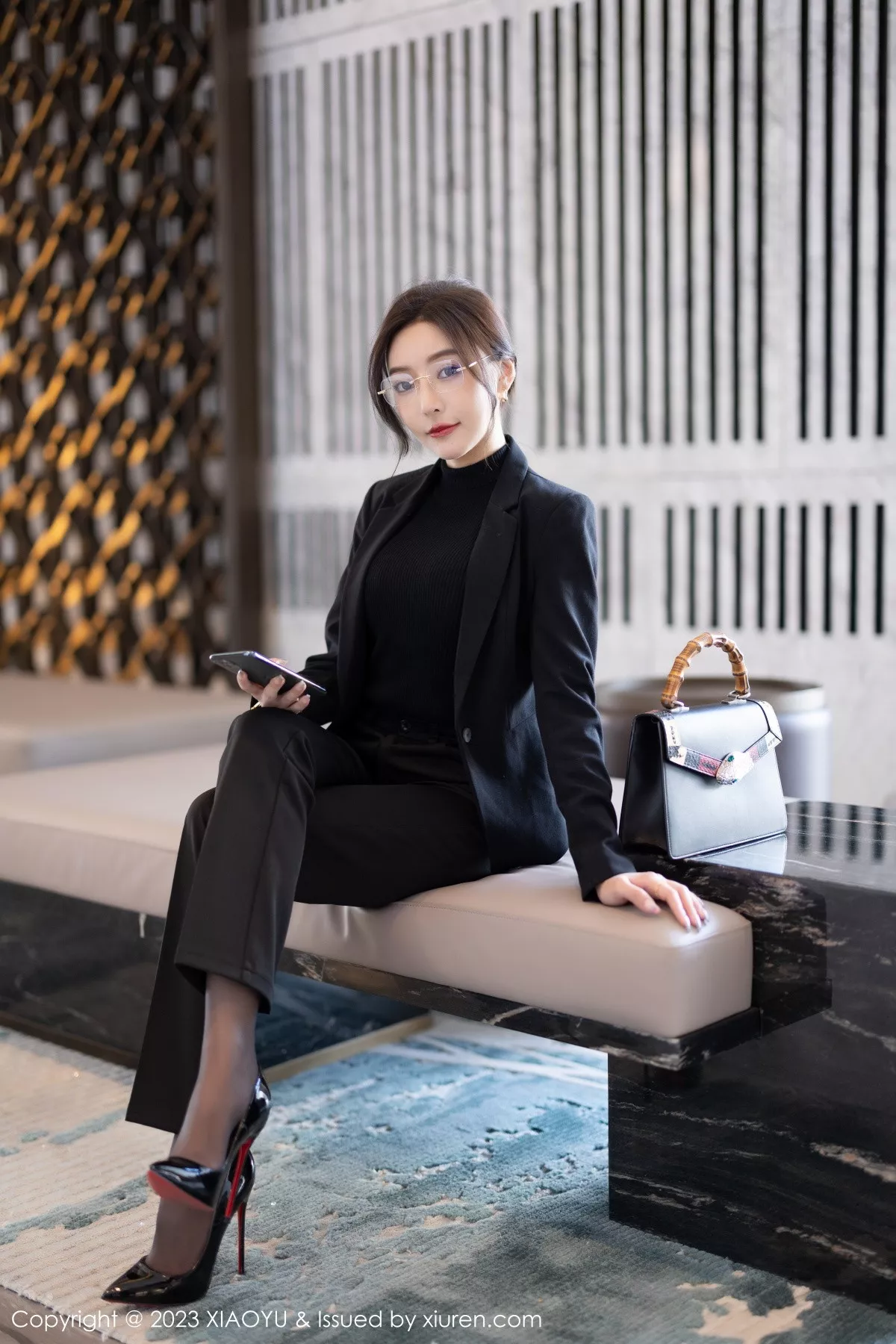 秀人集.com_[XiaoYu画语界]Vol.974_女神王馨瑶yanni性感黑色Ol装露黑色蕾丝内衣超薄黑丝诱惑写真93P