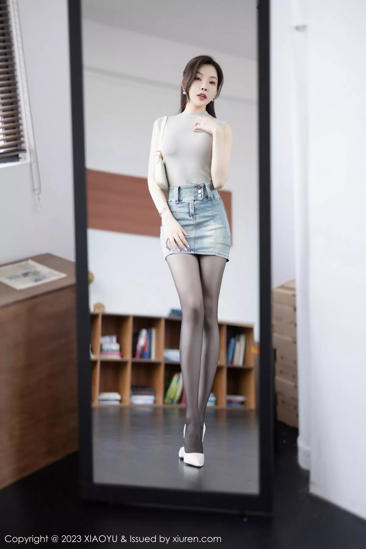 秀人集.com_[XiaoYu画语界]Vol.975_女神徐莉芝Booty私房半脱露性感白色内衣配超薄黑丝诱惑写真83P