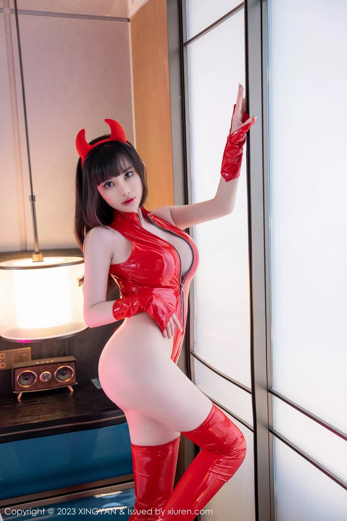 秀人集.com_[XINGYAN星颜社]VOL.176_模特焦糖可可私房性感红色皮质高叉连体衣秀翘臀美腿诱惑写真45P