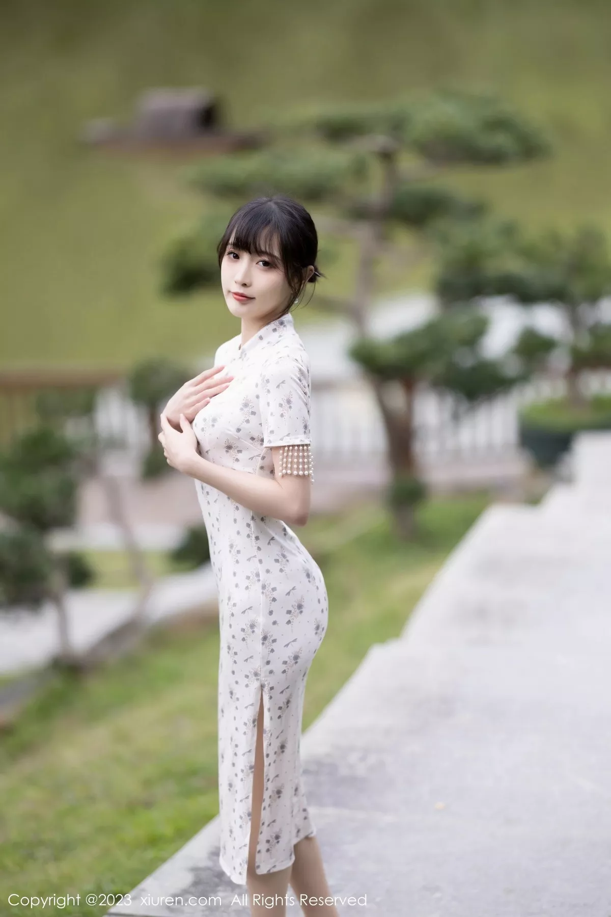 秀人集.com_[XiuRen秀人网]No.6346_模特林星阑海南旅拍性感浅色短款旗袍露浅粉色蕾丝内衣迷人写真85P