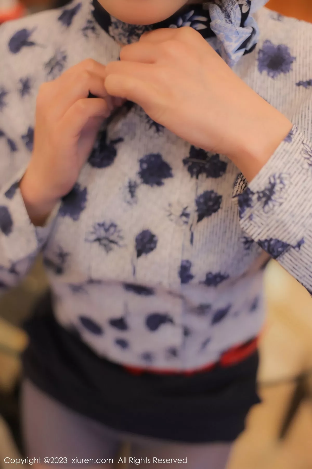 秀人集.com_[XiuRen秀人网]No.6338_新人模特王楚璇脱空姐制服露黑色蕾丝内衣配超薄灰丝诱惑写真56P